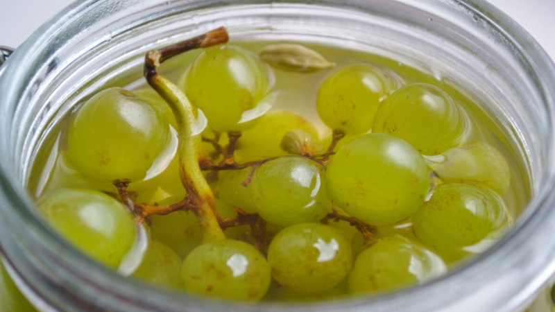 Маринованный виноград: пикантный акцент
