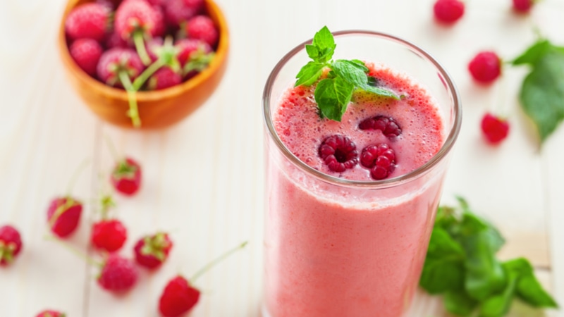 Малиновый смузи: свежесть и энергия