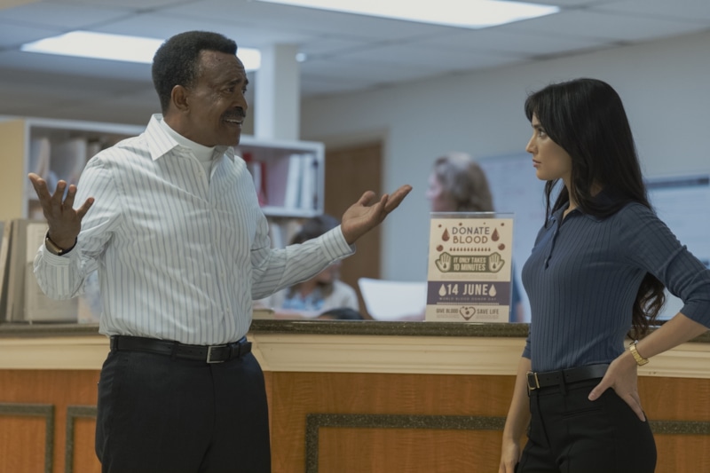 Тим Медоуз и Сол Родригес в сериале «Миротворец» Тим Медоуз и Сол Родригес в сериале «Миротворец»