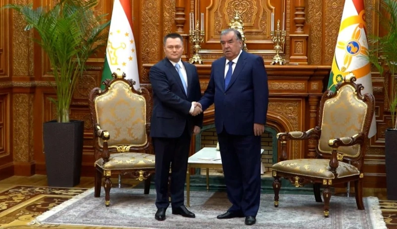 Игорь Краснов и Эмомaли Рaхмон