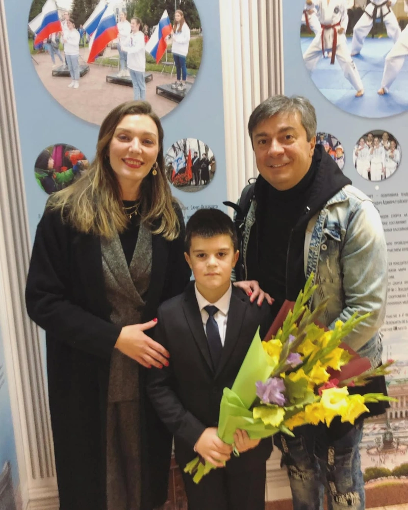 Артур Мкртчян с женой и сыном Артур Мкртчян с женой и сыном