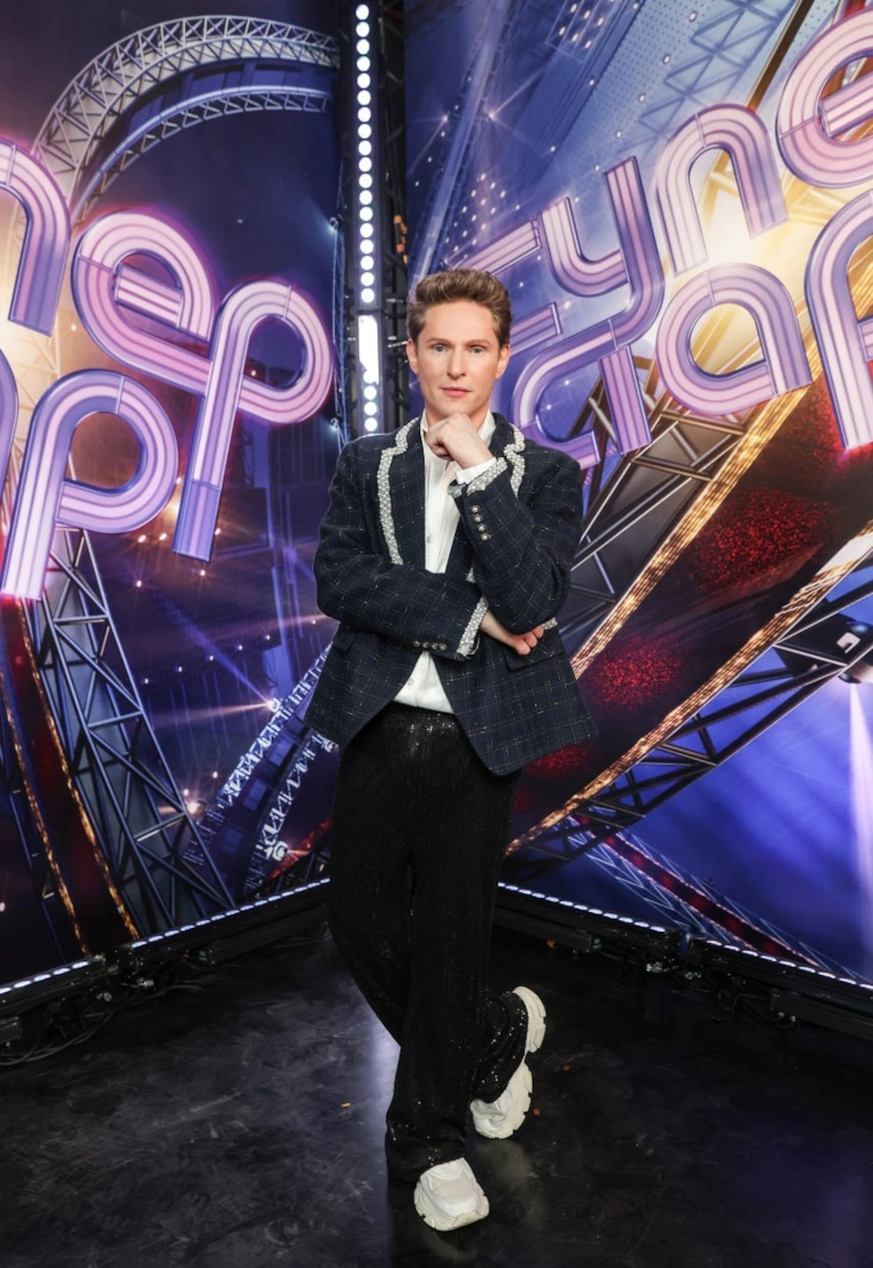 Группа Revoльvers в шоу «ВИА Суперстар!» Группа Revoльvers в шоу «ВИА Суперстар!»