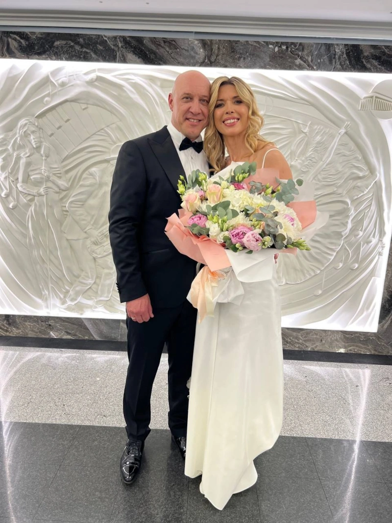 Денис Мaйдaнов с женой Денис Мaйдaнов с женой