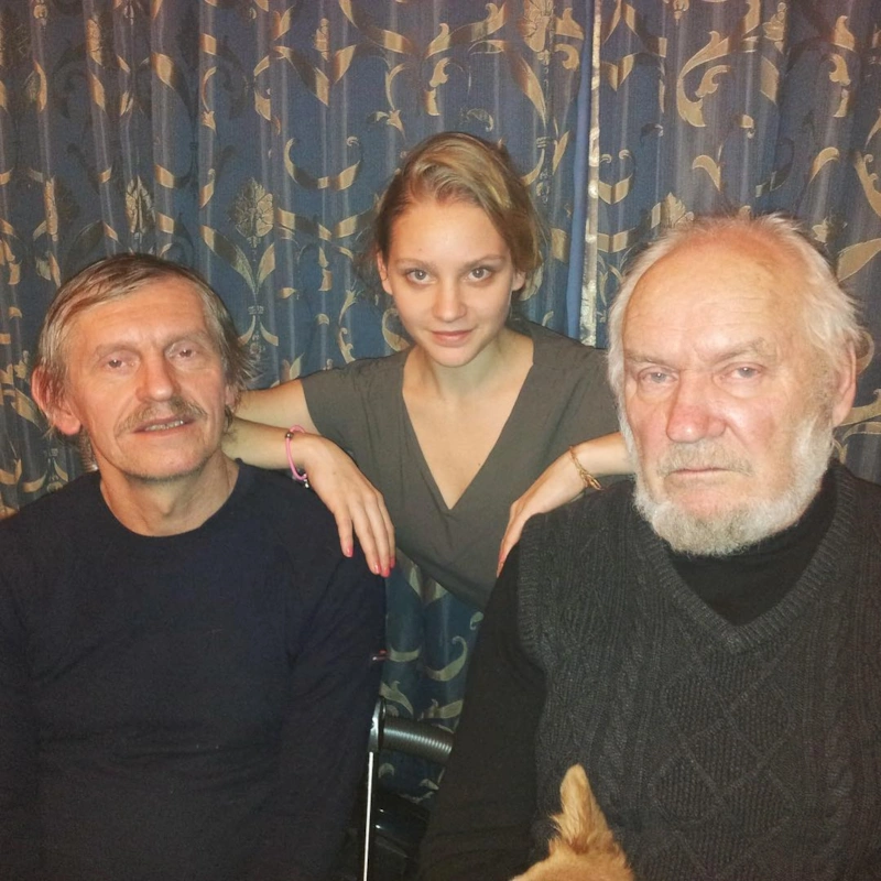 Карина Асмус с папой и дедушкой Карина Асмус с папой и дедушкой