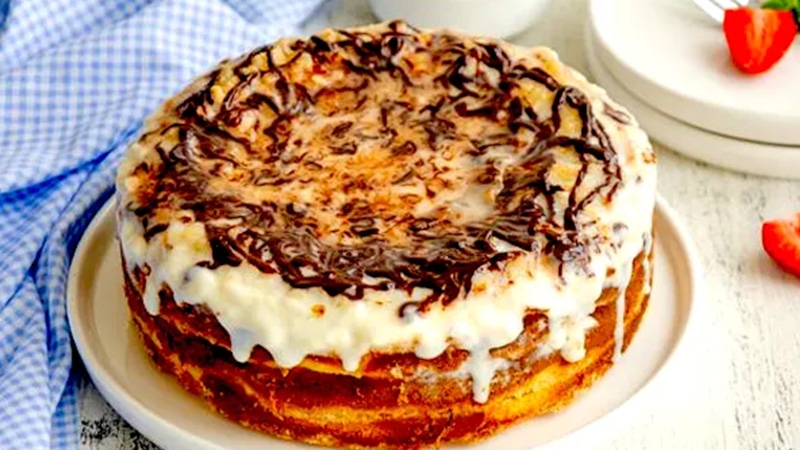 Насыпной пирог: с заливкой из сметаны и сгущенки