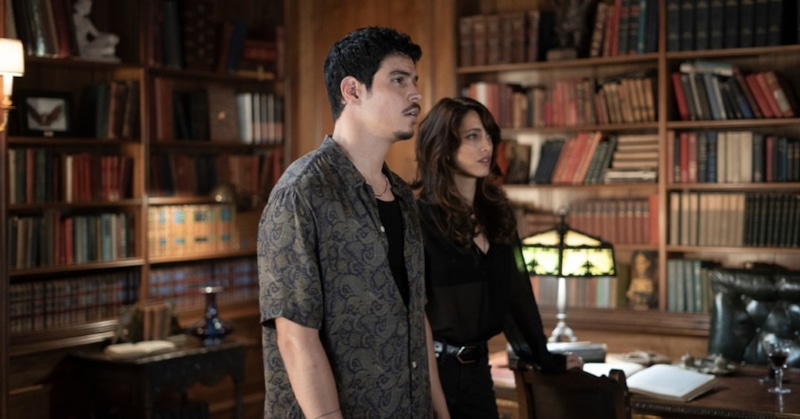 Аарон Домингес и Мел Джарнсон в триллере «Ведьмина доска»