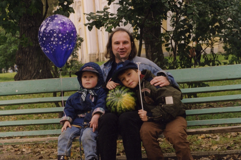 Федор Балабанов в детстве с отцом Алексеем Балабановым и братом Петром Федор Балабанов в детстве с отцом Алексеем Балабановым и братом Петром