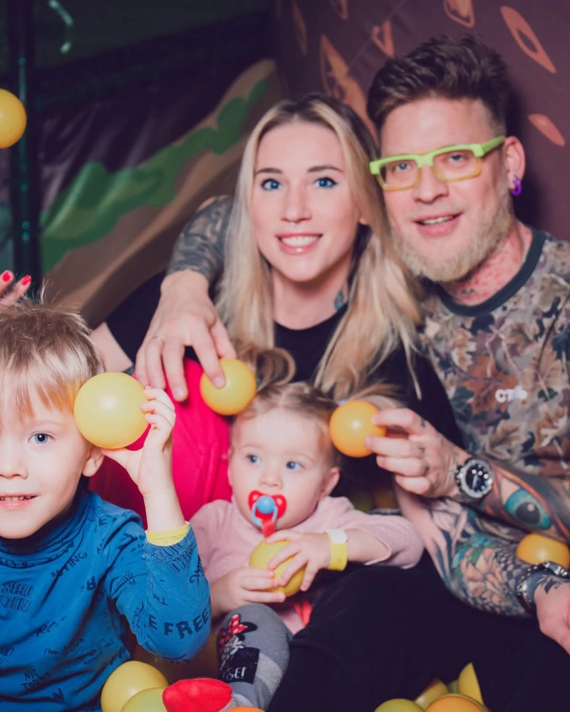 Габар с бывшей женой и детьми