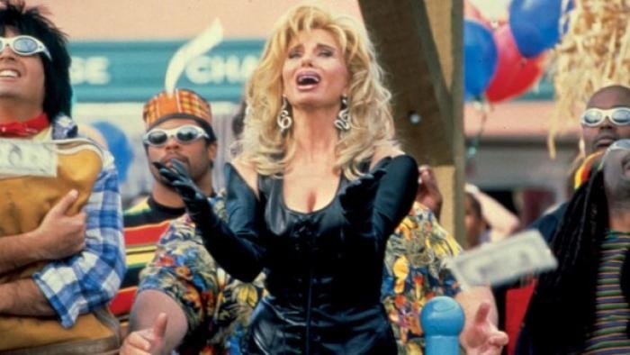 Лони Андерсон в фильме «Три ниндзя: Жаркий полдень на горе Мега»