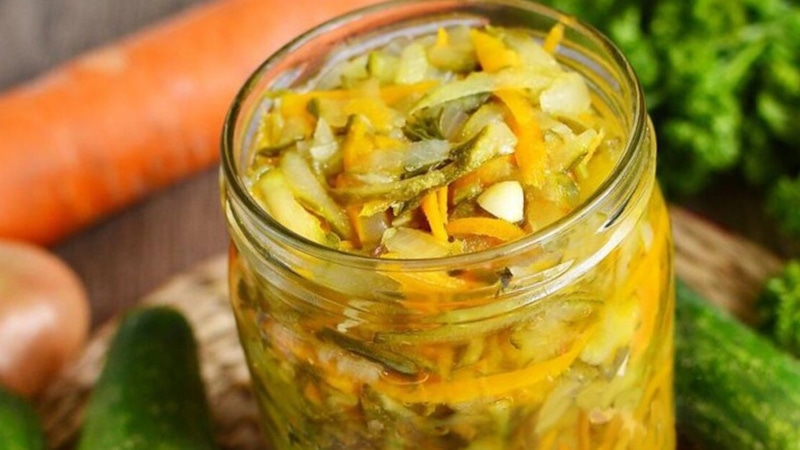 Огурцы в дело: заправка для рассольника