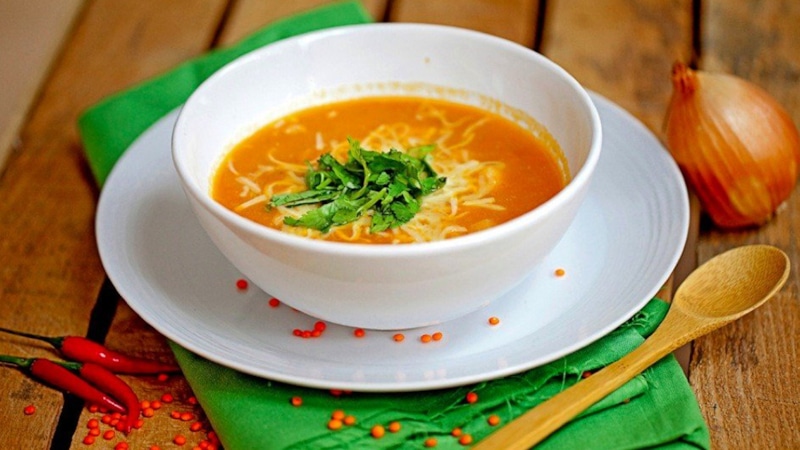 Пикантный суп: грудинка и чечевица