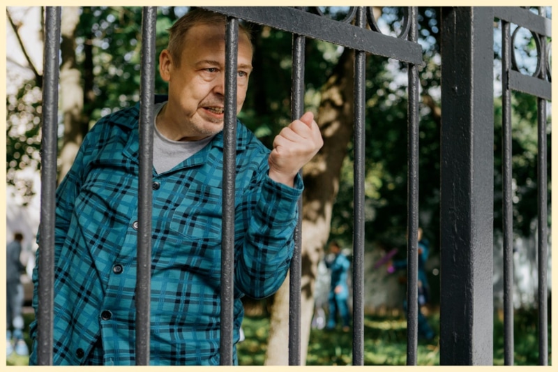 Александр Семчев в сериале «Осторожно, люди!»﻿