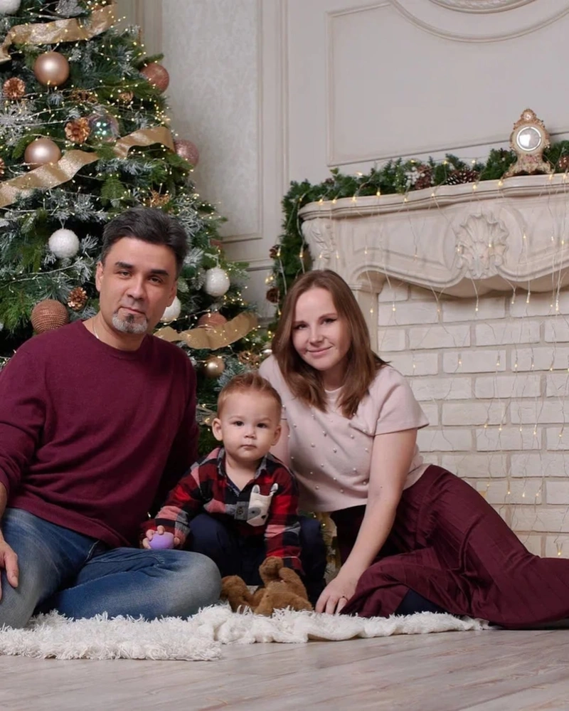 Александр Гришин с женой и сыном