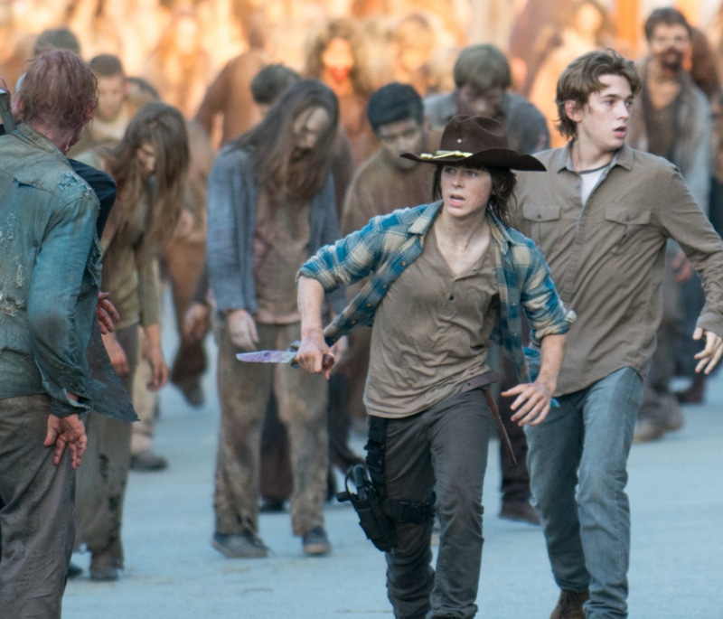 Чендлер Риггс и Остин Абрамс в сериале «Ходячие мертвецы»