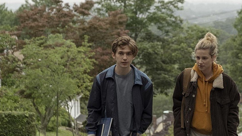 Остин Абрамс и Лили Рейнхарт в фильме «Химические сердца»