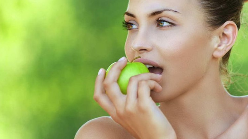 Опасные плоды: что скрывают летние фрукты