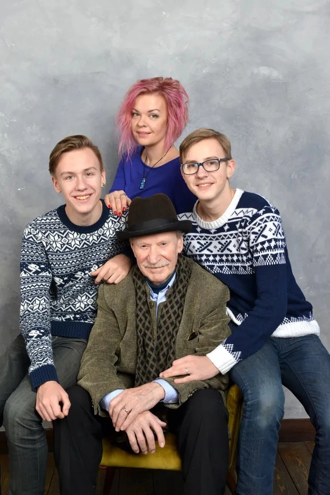 Федор Краско с отцом, матерью и братом 