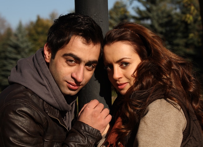 Аслан Бижоев и Анжелика Каширина в ситкоме «Даешь молодежь!»