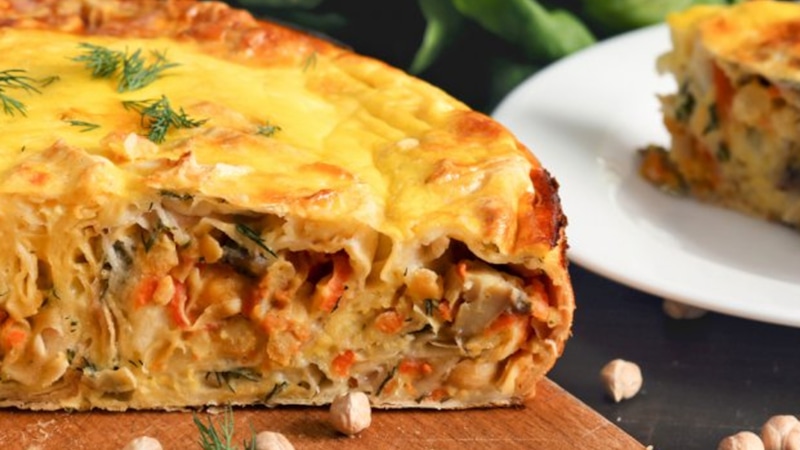 Пирог без теста: чечевица и картофель