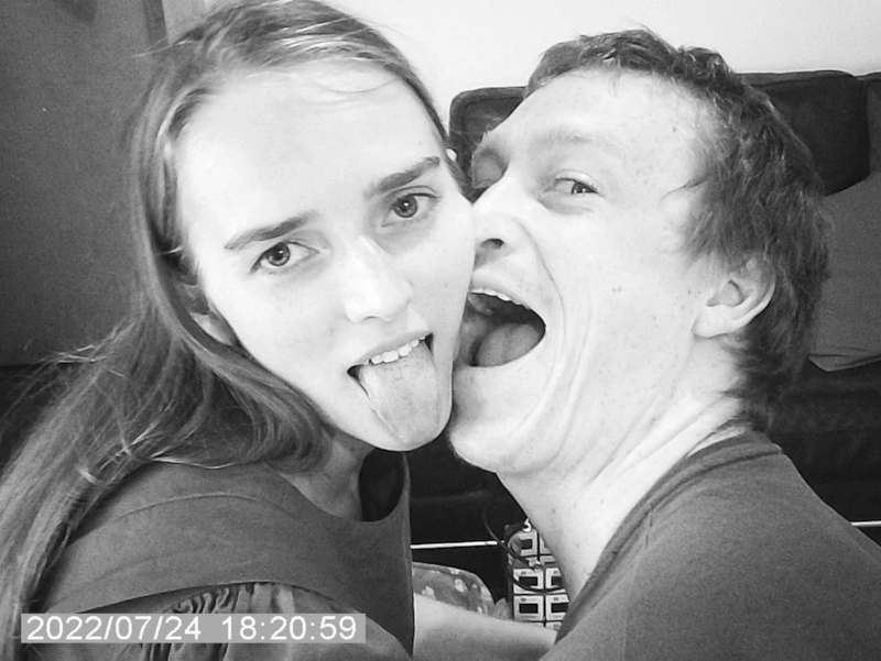 Калеб Лэндри Джонс с девушкой Калеб Лэндри Джонс с девушкой