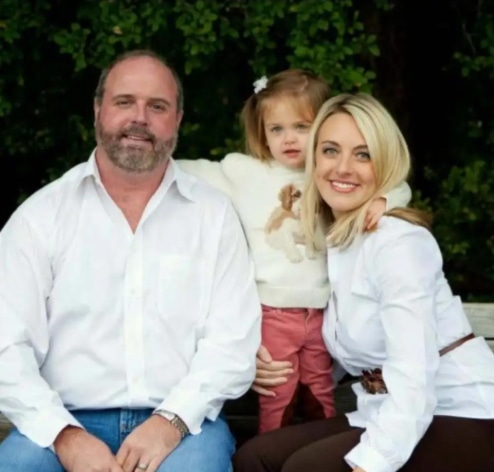 Ашер Уоткинс с женой и дочерью