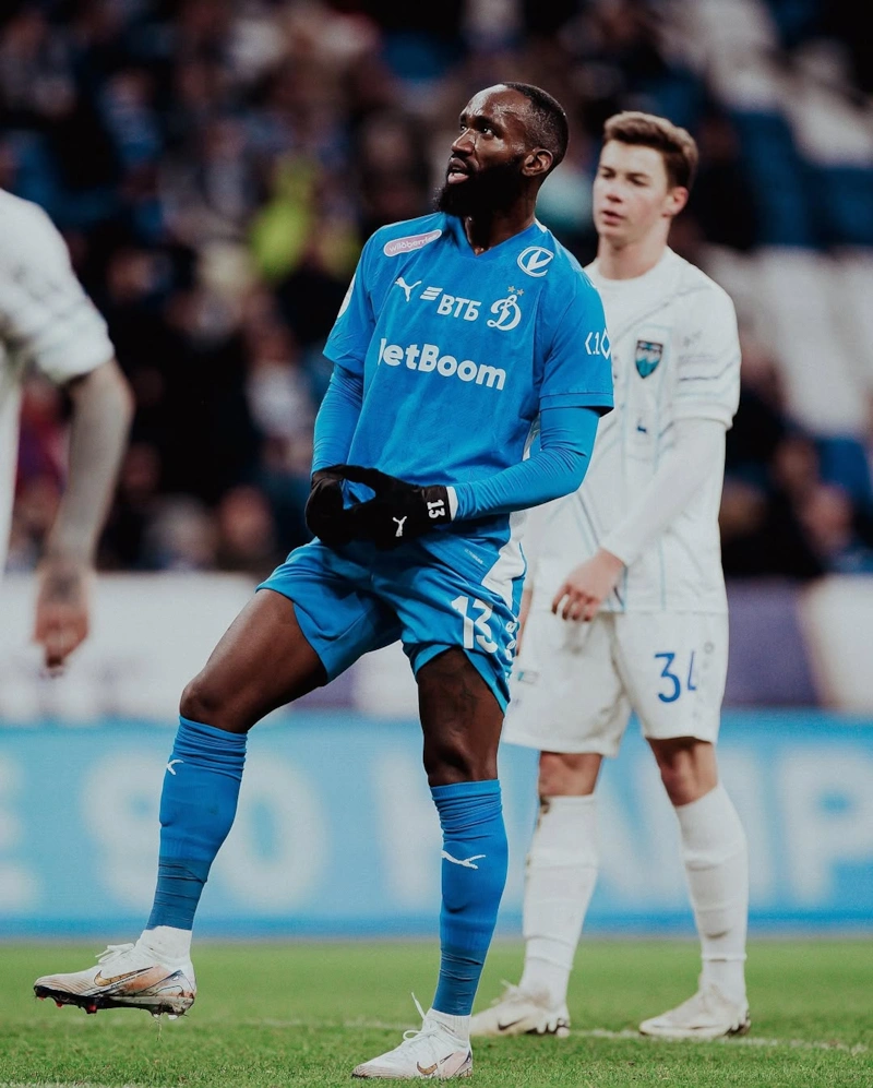 Вингер московского «Динамо» Муми Нгамалё