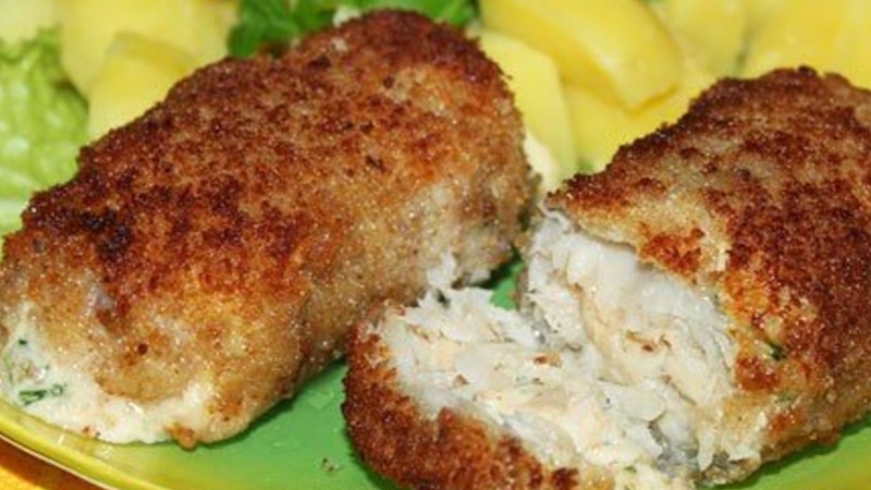 Рулетики из минтая: сыр внутри, корочка снаружи