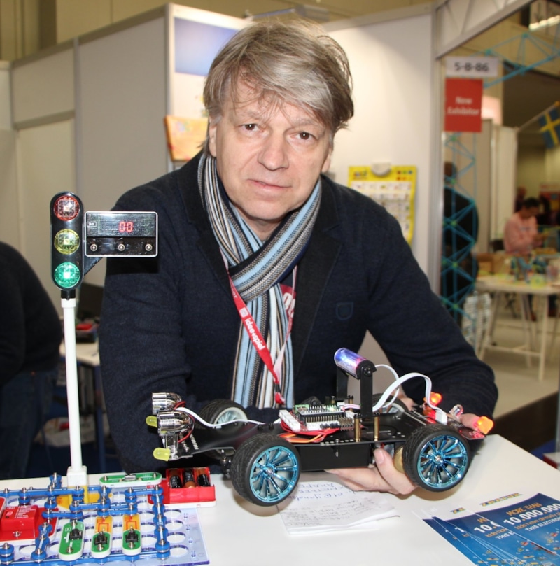 Андрей Бахметьев и конструктор «Знаток»