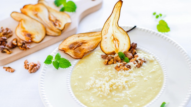 Сырный суп с грушей: гастрономическая классика.
