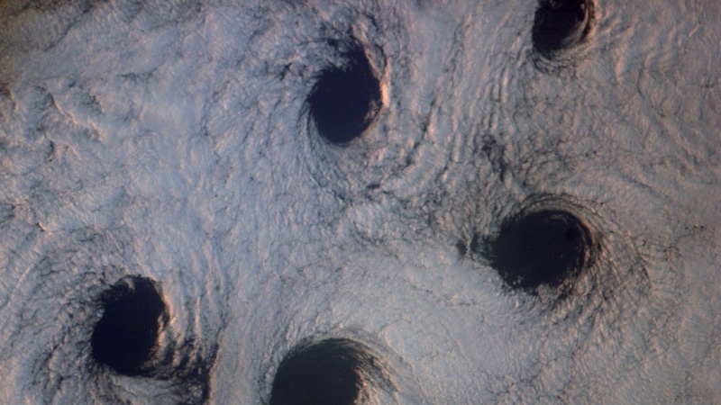 Небо удивило археологов: спутник заметил гигантские «дыры» над островом Херд