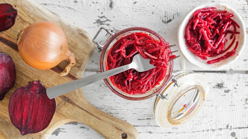 Салат «Аленка»: зимняя заготовка из сочной свеклы