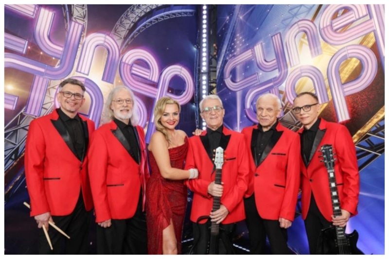 Участники шоу «ВИА Суперстар!» ансамбль «Поющие гитары» Участники шоу «ВИА Суперстар!» ансамбль «Поющие гитары»