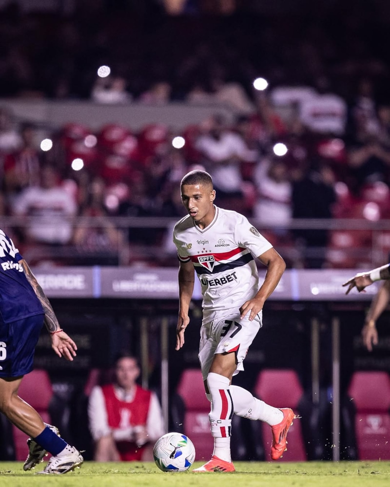 Нападающий клуба «Сан-Паулу» Энрике Кармо