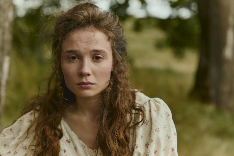 Евгения Леонова в драме «Опасная близость» Евгения Леонова в драме «Опасная близость»