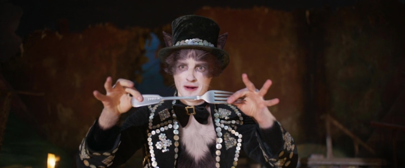 Лори Дэвидсон в роли мистера Мистоффелиса в мюзикле «Кошки»