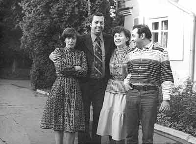 Эдуард Хруцкий с женой (слева)