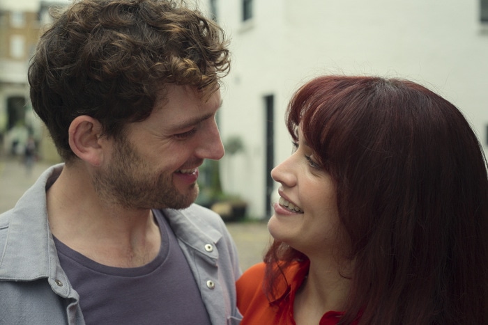 Лори Дэвидсон и Оливия Кук в сериале «Девушка моего сына»