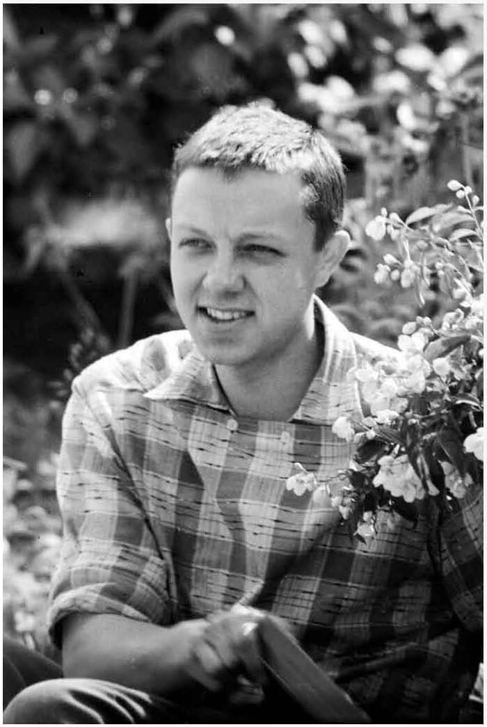 Юрий Рост в молодости Юрий Рост в молодости