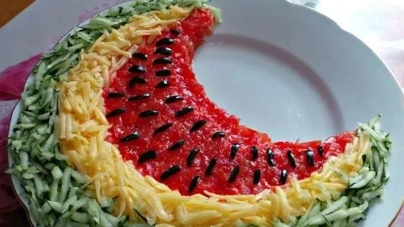 Сочный салат «Арбузная долька»: летнее настроение на столе