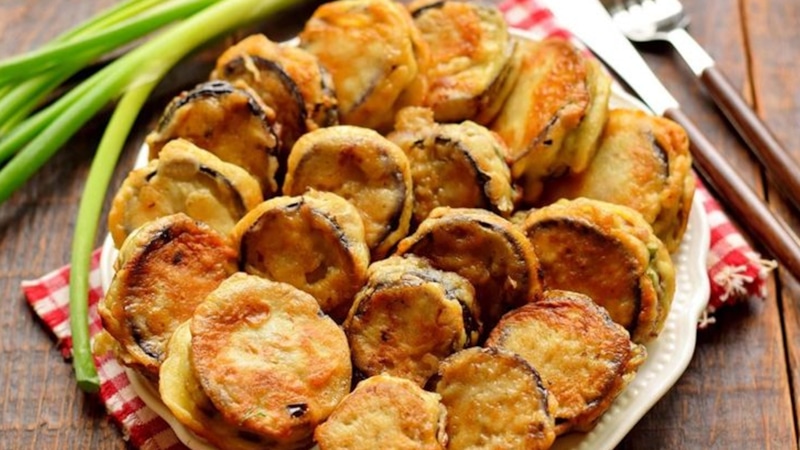 Баклажаны в кляре: золотистый хруст Баклажаны в кляре: золотистый хруст