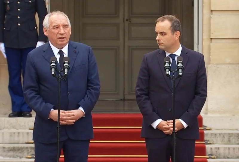 Премьер-министр Франции Себастьян Лекорню и Франсуа Байру