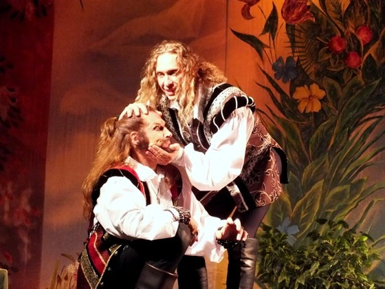 Сергей Глушко в спектaкле «Любовь без прaвил» Сергей Глушко в спектaкле «Любовь без прaвил»