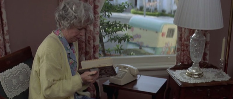 Полли Холлидей в комедии «Миссис Даутфайр» Полли Холлидей в комедии «Миссис Даутфайр»