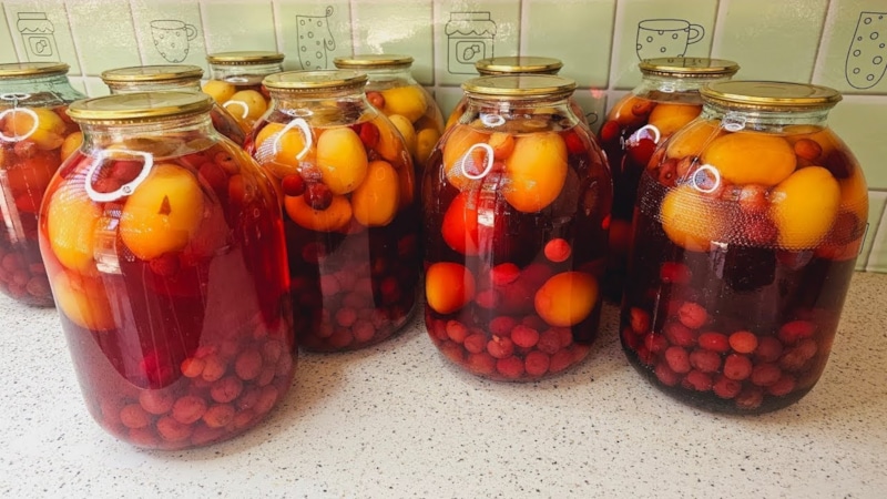 Компот из черешни и абрикоса: лето в банке