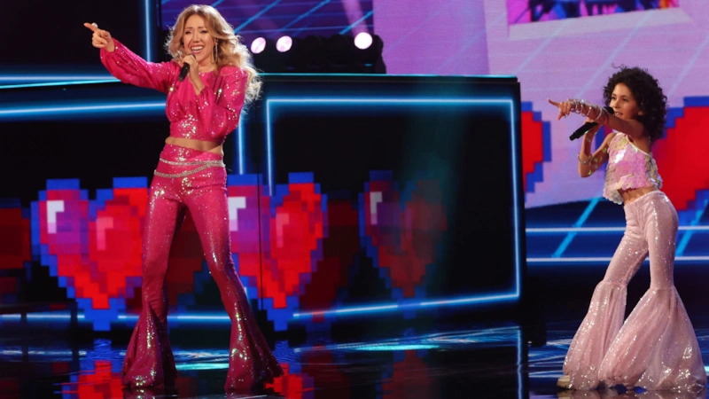 Алана Магаева с матерью Кариной Кокс в шоу «Две звезды. Семейный подряд» Алана Магаева с матерью Кариной Кокс в шоу «Две звезды. Семейный подряд»