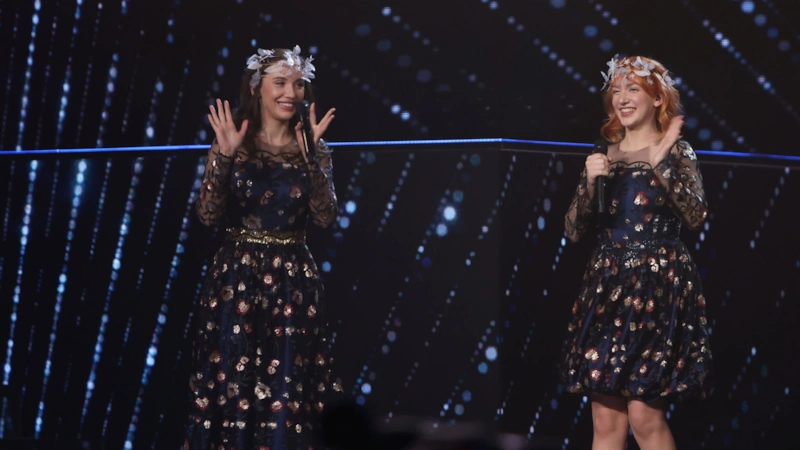 Лиза Бойка и ее сестра Миа Бойка в шоу «Две звезды. Семейный подряд»