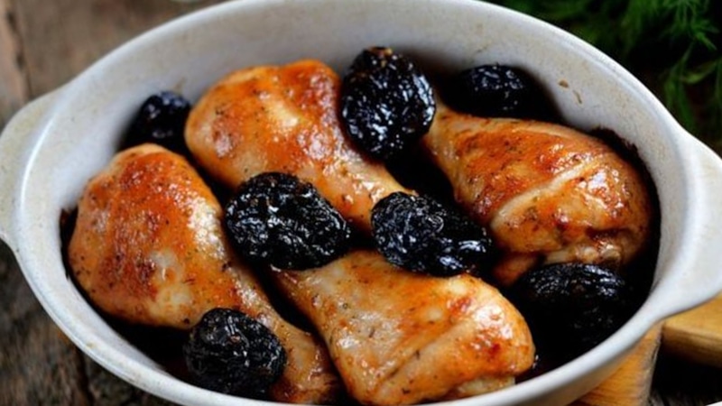 Куриные голени со сливами: рецепт в духовке Куриные голени со сливами: рецепт в духовке