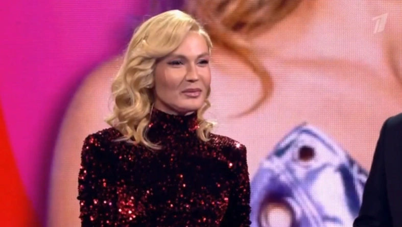 Карина Кокс в образе Полины Гагариной