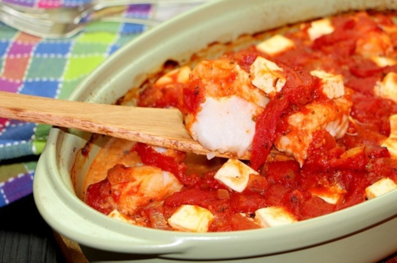 Треска в томатном соусе с брынзой: нежность и польза