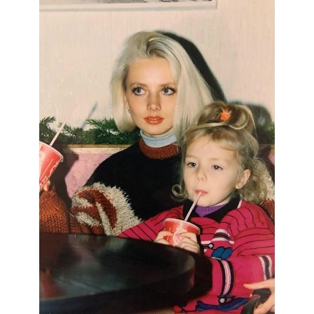 Анастасия Акатова в детстве